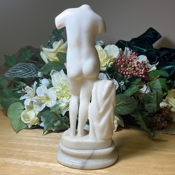 Marble statue - Picture 2 of 5